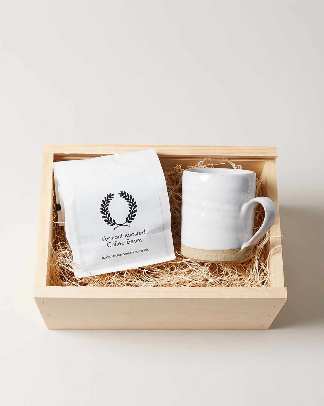 http://www.farmhousepottery.com/cdn/shop/products/silo-mug-coffee-gift-set.jpg?v=1646945441