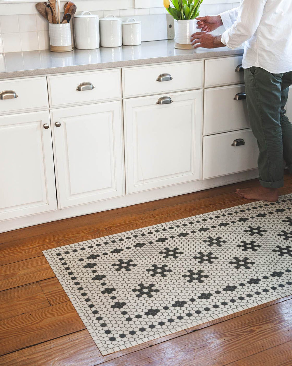 Vinyl rug kitchen gray tones and yellow tile mat