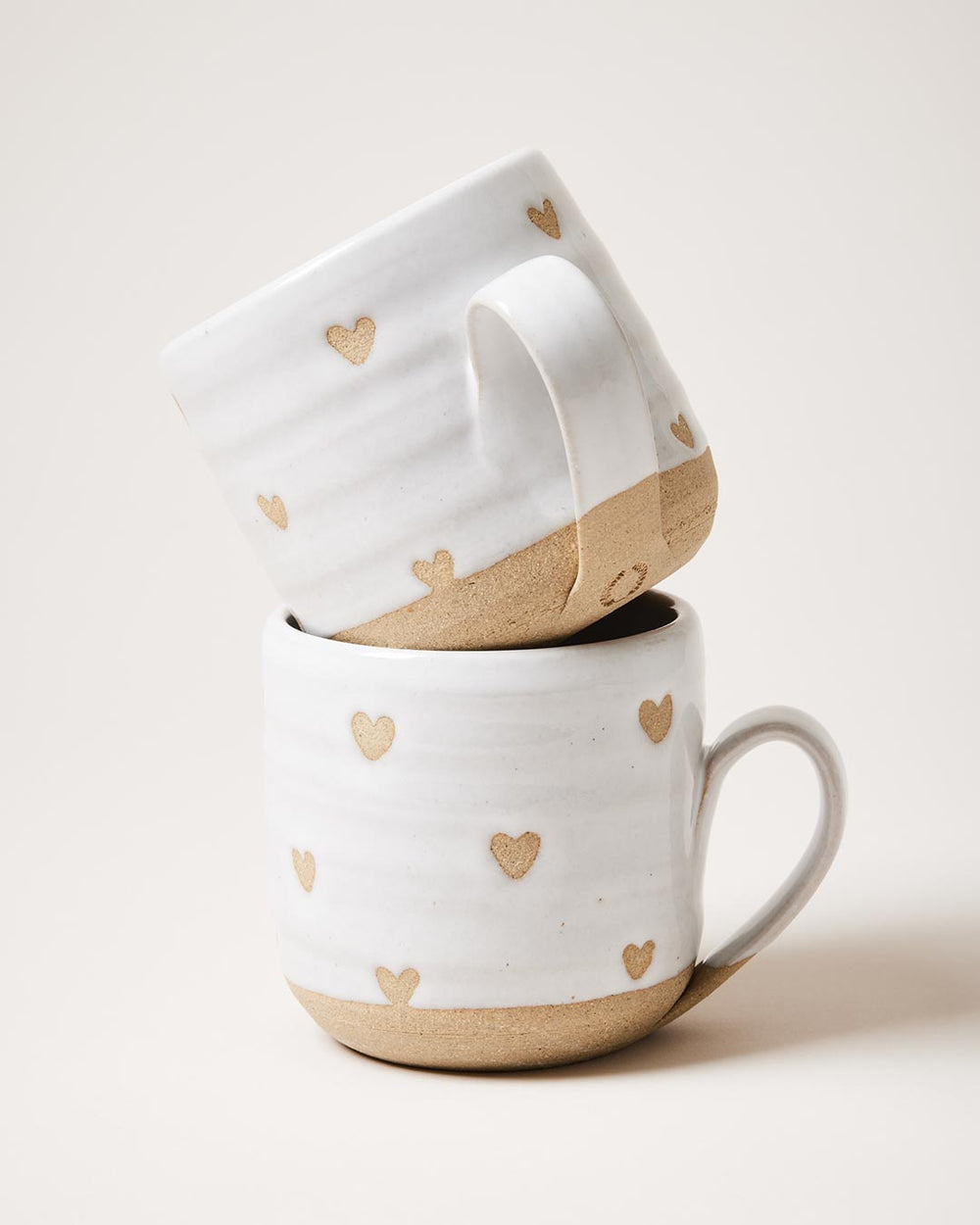 https://www.farmhousepottery.com/cdn/shop/products/confetti-heart-mug-1.jpg?v=1697658952&width=1000