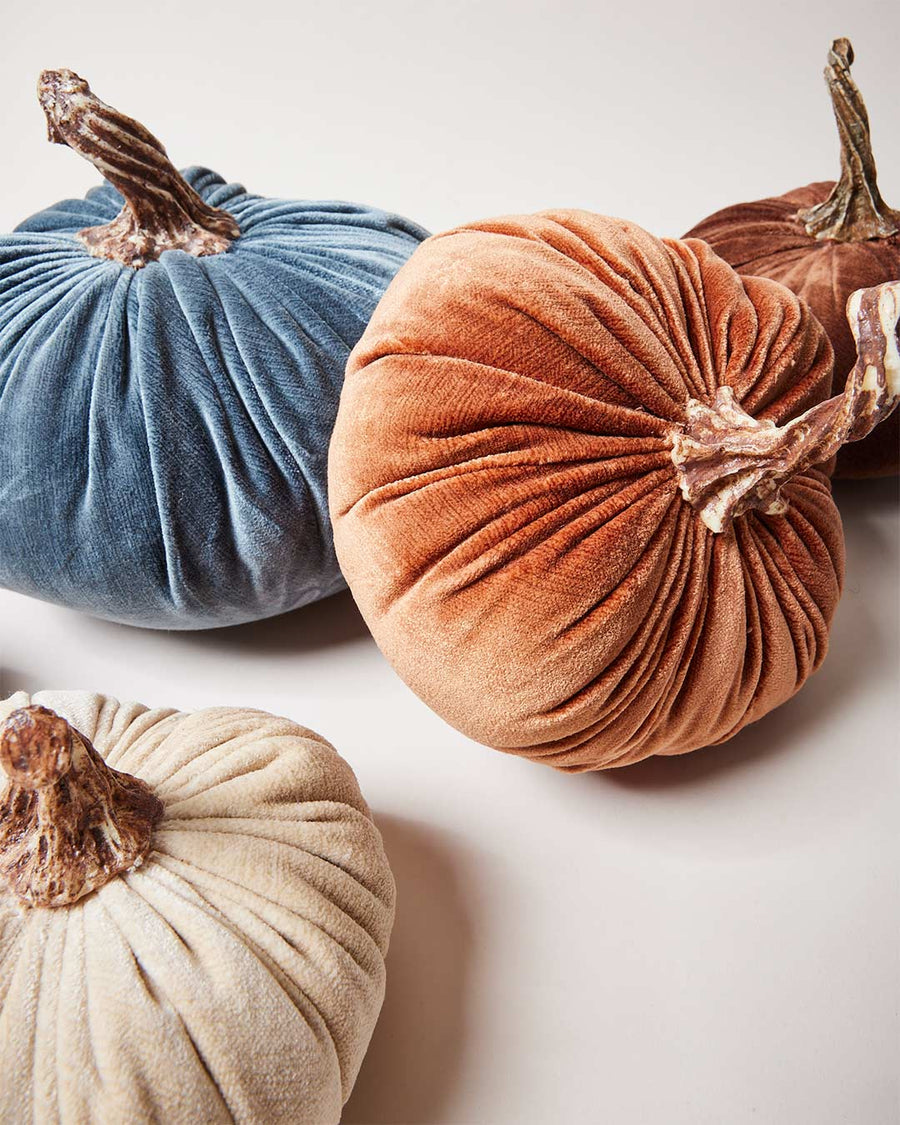 https://www.farmhousepottery.com/cdn/shop/products/harvest-pumpkin-slate-blue-rust-walnut-natural.jpg?v=1680114099&width=900